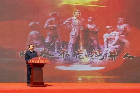 活久见！双头乌龟4根腿玩“漂移”，跑的真挺快！